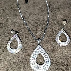 Vintage Womens Necklaces and jewlery sets... 🤩😍🥰